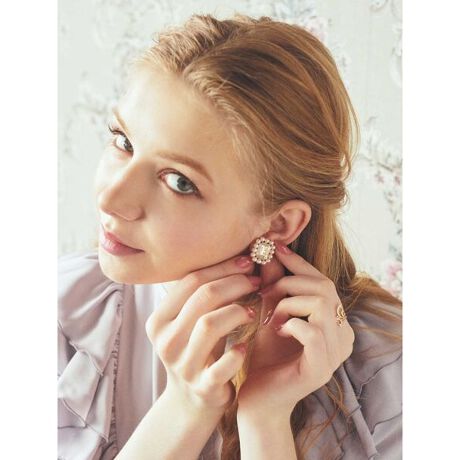 イニシャルビジューイヤリング メゾン ド フルール Maison De Fleur 8a21fcj0900 ファッション通販 マルイウェブチャネル