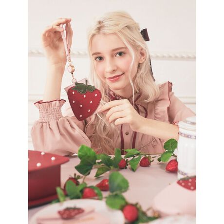 イチゴリール付きパスケース | メゾン ド フルール(Maison de FLEUR 