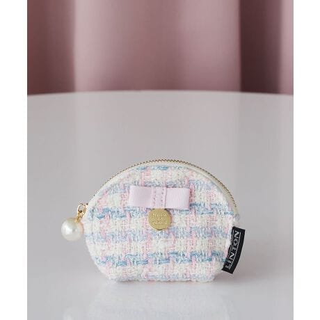 [^ԁF08000658600]uLINTON Fabric CollectionvCMX̘V܁uLINTONЁv̏㎿ŉ؂₩ȃcC[hfނgpʂȃRNVoBJtŉ؂₩ȃcC[hfނɃOO{ƃSv[g킹AiȃfUCɎdグRCP[XBt@Xi[ɂp[r[YtF~jȃANZgɁB؂₩ȃJ[ő݊AobO̒ɂƂ߂YĂ܂􂲎p͂AMtgƂĂ΂邨߂̃ACełBfp摜́A̓ŐFČꍇ܂Bg̃j^[ɂďi̐FČꍇ܂B