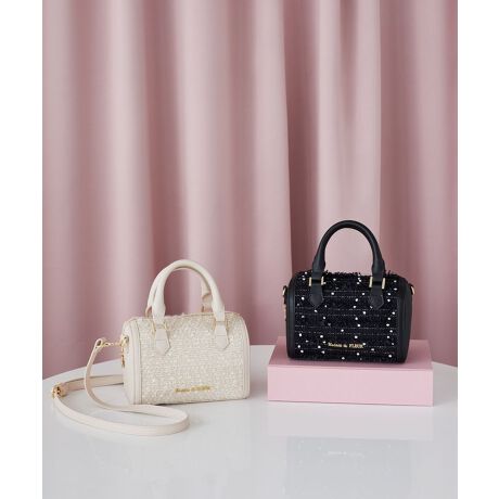 [^ԁF08000658400]uLINTON Fabric CollectionvCMX̘V܁uLINTONЁv̏㎿ŉ؂₩ȃcC[hfނgpʂȃRNVoBy2WAYdlzƂۂtHl{XgobOBLINTONЂ̃NVJȃcC[hfނɃU[̃pCsO{iȈۂɎdグ܂BÔłV_[xgt2WAYdlȂ̂|CgfC[ɂ͂AoZj[V[ɂ􂷂邨߂̃ACełBfp摜́A̓ŐFČꍇ܂Bg̃j^[ɂďi̐FČꍇ܂B