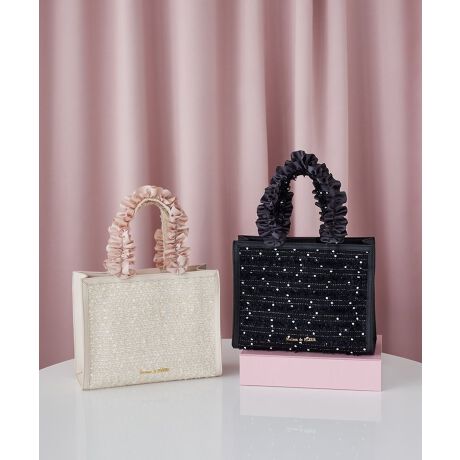 [^ԁF08000658300]uLINTON Fabric CollectionvCMX̘V܁uLINTONЁv̏㎿ŉ؂₩ȃcC[hfނgpʂȃRNVoB{[Ղ̃tnhlXNGAg[gobOBLINTONЂ̃NVJȃcC[hfނɃOO{̃tnhŏiȈۂɎdグ܂BRpNgȂ}`̂łƉו[邱Ƃł܂B|PbgtȂ̂ŁAɎoX}zpXP[XĂƂł̂|Cgfp摜́A̓ŐFČꍇ܂Bg̃j^[ɂďi̐FČꍇ܂B