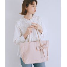 メゾン ド フルール(Maison de FLEUR)のリボンチャーム付き3ルームトートバッグ