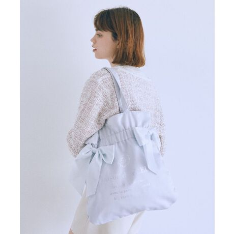 [^ԁF08000792300]_New Color^yA4TCYΉziȌ򊴂̂TenɁAVo[̃uhSvgfg[gobOBƂ悹MU[ƁATCh̑傫ȃ{lANZgɁ􃊃{͂قǂȂdlɂȂĂ̂ŁAłL[vł܂B|₷AA4TCYۂTCYŎ[͂QłƎoX}z⏬[ł|PbgtȂ̂֗ȃ|CgIo|ɂ͂Aʋ΁EʊwECxgEKȂǁAlXȃV[Ŋ􂷂ACełBMaison de FLEUR̃_u{g[gobO͗̏WƂēo^ς݂łByӎzTvɂĎBesĂ܂Bۂɂ͂鏤iƎdlTCY኱قȂꍇ܂Bfp摜́A̓ŐFČꍇ܂Bg̃j^[ɂďi̐FČꍇ܂B