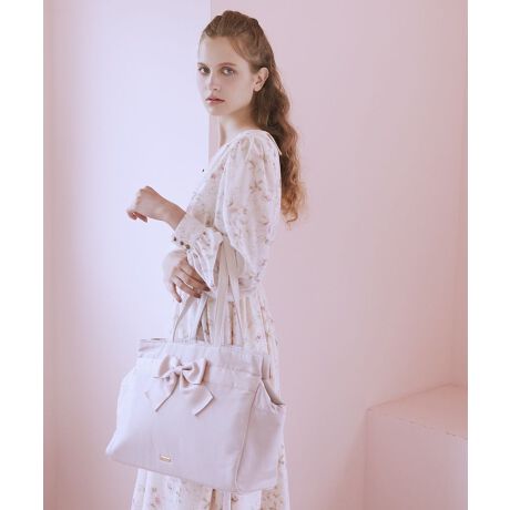 [^ԁF08000879300]yA4TCYΉztg̑傫ȃ{tF~jȃg[gobOBOO{gpAiȃfUCɎdグ܂t@Xi[t̃C|PbgɉāAOɂ|PbgtĂ3[^CvŎ[͔QwʃJo[tŃL[P[X̃nhʂăhbLOo@\A4TCY邵Ƃ[͂ŁAIEIt킸􂵂ĂACełBfp摜́A̓ŐFČꍇ܂Bg̃j^[ɂďi̐FČꍇ܂B