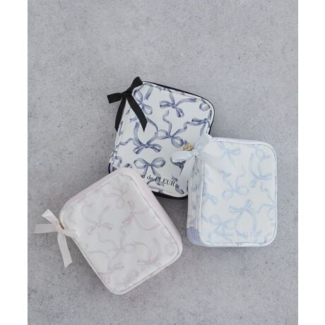 [^ԁF08001080600]Ribbon Print Series_ ڃ|CgI^E֗3ނ̎[Xy[XtI(NA|Pbg^}`t|Pbg^bV|Pbg)ENA|Pbg̓ANX^ʃobWȂǂ̌[ɂ҂E|Pbg͂ꂼƗĂďoꂵ₷yTCYzF14.5cmF12cmʒ̃^b`ŕ`ꂽIWĩ{gp}`P[XB{ƐF킹t@Xi[̃Te{vXBɂ3̎[Xy[XANA|Pbg}`t̑傫߃|PbgAbV|PbgȂǋ@\ɂ܂ANX^ʃobWȂǂ̃ObY^Ԃ̂ɕ֗ȃACełV[Ỹg[gobONA|[`Ƃłgp̂߁yӎzTvɂĎBesĂ܂Bۂɂ͂鏤iƎdlTCYقȂꍇ܂Bfp摜́A̓ŐFČꍇ܂Bg̃j^[ɂďi̐FČꍇ܂B^Q핞^^RT[g^Cu^ANX^^ANX^h^ʂ^ʂ|[`^ʃobW^A