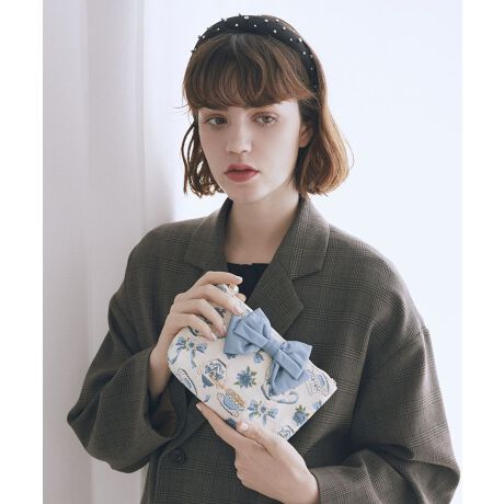 [^ԁF08000834200]Maison de FLEUR ~ ART DE LYSuThe de FLEURv1890N̑nƂ瑱tX́uART de LYSiA[hXjЁvƂ̃R{[VɂwART DE LYS RNVx̑4eBeB[Jbv⃊{AԂ`[tMaison de FLEURIWi̐n쐬Ē܂BE|PbgteB[JbveB[|bg`[tɂ̃SuniŉȈۂ̃|[`B傫ȃOO{炢ÂfUCɎdグ܂}`t̃RpNgȃtHŌڈȏɎ[͔QłfC[g̏^Ԃ̂ɂ͂Asp|[`AKWFbg[ȂǕL􂵂܂Bfp摜́A̓ŐFČꍇ܂Bg̃j^[ɂďi̐FČꍇ܂B