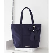 リボンチャーム付きマルチポケットトートバッグ