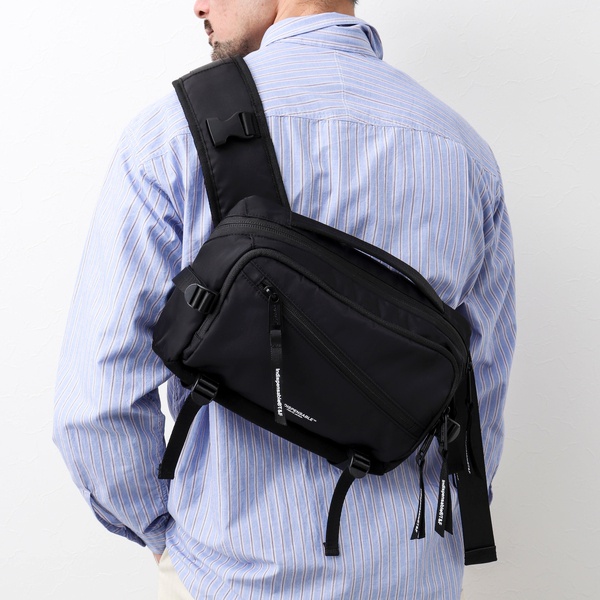 INDISPENSABLE/インディスペンサブル】SLING BAG SNATCH ECONYL