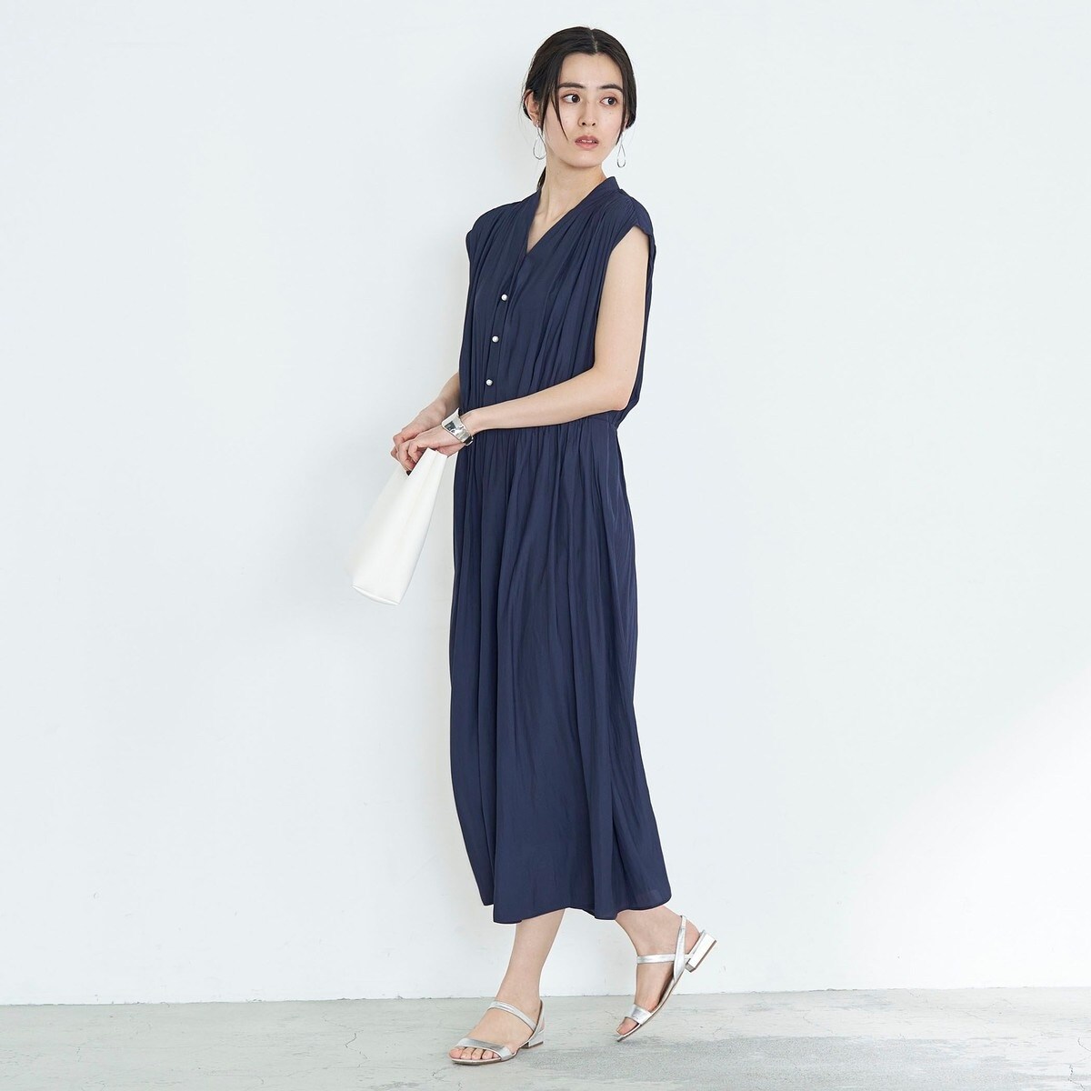 ノーリーズ ECO割繊パール釦ワンピース23SS マキシ丈 M~L 極美品 ノーリーズ ECO割繊パール釦ワンピース23SS マキシ丈 M~L 極美品