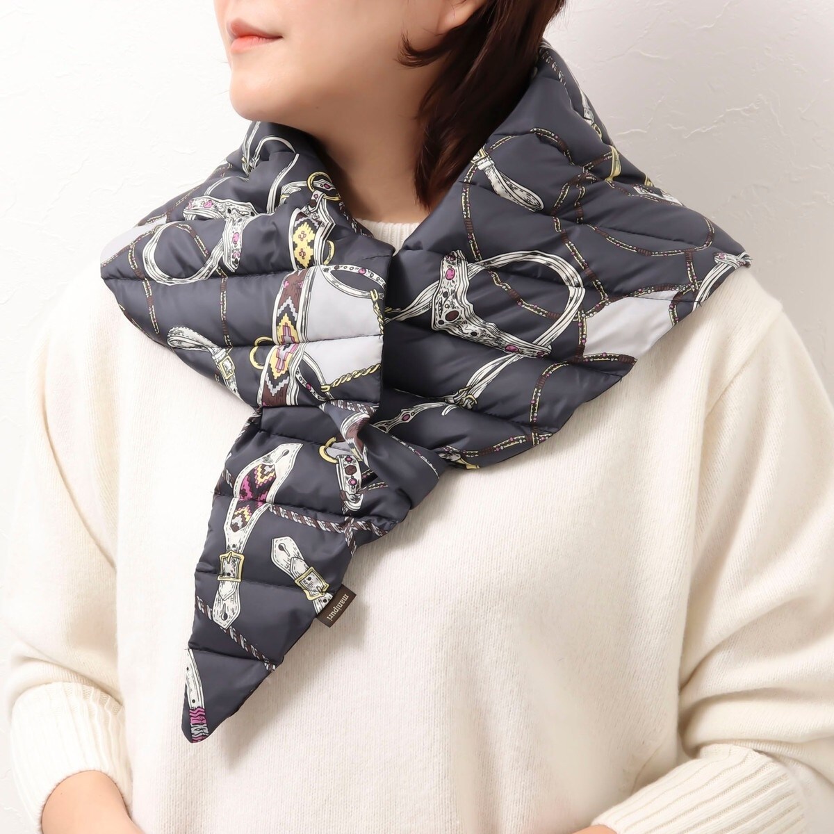 新品 manipuri トライアングルダウンマフラー manipuri/マニプリ】◇【WEB限定】ダウントライアングルマフラー