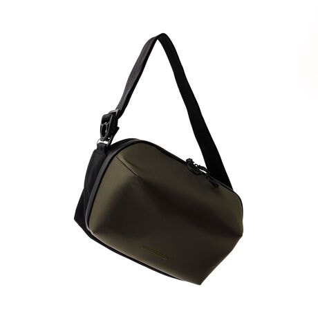 [^ԁF5-0725-9-62-302]Q菭ȂŉKɈړ邽߂ɐ݌vꂽ@\IȕʒXOpbNQm[[YʒƂăCfނC^A^DAVISiCɁÃoC_[u[ɕύX܂B@ۂxŕ҂ݍł邽߃nAhɗDĂAƔFAĊ炩Ȏ肴̗ǂłB|Iȃ~j}ȊOςɓꂽ@\̓VvȑŒϓIɐgɒAƂł܂BȎdlƂēȅôՂƏ\ȎFmۂJ̃CRp[ggAȒPɍE̊|ւłV_[Xgbv͐Sn悢tBbgƈ芴񋟁Bgx[XfC[ȃ^E[X܂ŁAu1΁v邨XX̃ACełByʒ|CgzECfނ^АDAVISɕύXẼpCsOuCG[uu[ɕύXENOLLEY'Sl[t_ul[dlȎdlQERec̗ô₷Ə\ȎFmۂ̃CRp[gg Etg̃pbLOpXy[X͌^h~̍dE^tH[ EI[KiCU[ɂ12C`܂ł̃^ubgfoCX/eP[u/oCobe[/|PbgWiFi/pbh/y[\ Ewʂ̃NbVpbh̊OɔzuZLeB[|Pbg EȒPɍE̊|ւłV_[XgbvB^CgɃubWĂ[XɃubWĂKȃtBbgƈ芴񋟂܂ ECfނ́uC^A^ЃiCfCrXvYKKu~t@Xi[vɂyʐƑϋvƑϐ EXgbv̒\ (59`115cm) EO|PbgF1A|PbgF9(I[KiCU[܂)Ay}F2 @eʁF6L@dʁF460g@y^ЁzC^AEofBABbRbR쐼ɂRX^E}Yi[K1893NɑnƂj@ۃ[J[B@ێYƂ̐ȃRقǋ߂̓ynŃWJ[hD̕z^yXg[Ȃǂ𐶎YĂ܂AXɎƂgB݂ł͓Ђ̍ZpƕLioG[V͐EIɒm邱ƂƂȂA܂܂ȃ]uh̗pĂ܂B@YnQ̎YnƂĐNɂnėjƓ`߂ůXLvŊvVIȃfUCƊmȋZp|킹VȕWグĂ܂B@ӁQȄ󋵂ł̕ۊǂ͂EɔGꂽꍇ͐ł邾@Aʂ̗ǂꏊŉAEhC[̑ŔMƕό`̌ƂȂ܂̂ł@ @yberuf baggage / x[t oQbWzuberufvƂ̓hCcŁuEƁvāugvӖ܂Bg]Ԃ̂鐶hyޑSĂ̐lXT|[g鐻i񋟂鎖̎głBIfނƃIWieBfUCɂč\鐻íAKȎgSnƊmȕi񑩂܂BSĂ̐i͓{̐MłH[ŁAEl̎ɂĂPJɍĂ܂BCɂȂACéyCɓo^zIXXłI׏N[|AZ[񂪒ʒm悤ɂȂ܂B@y戵̂Ӂzip߂ɁAAeV^OKmF̏Ap͂舵BXyщOł̎Be摜́A̓ŐFČꍇ܂Bi̐F́AX^WIBẻ摜QƉBi摜ɊւĂ͏o蒉ɕ\o悤w߂Ă܂Aqlp̃j^[̐ݒyѓɂAۂ̏iƔrFɎ኱̌덷ꍇ܂B摜̏i̓TvƂȂ܂̂Ŏۂ̏iƎdlAHATCY኱قȂꍇ܂B