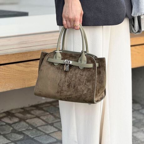 [^ԁF5-0442-4-12-101]NOLLEYfSPointEyʂ͂̃B[KU[gpRrg[gobOEj[[ÑobOuhSINBONOɕʒAm[[YIWiobOEgh̃XF[hɃS[h̃L[`[tANZgɁEJAוoꂵ₷dlɂȂĂ܂BEĝɓ镔̓XF[hł͂ȂAB[KU[pĐFh~ʂBEO\E\ȃV_[xgtBySINBONOiV{mj/AJz2020Nj[[NŃfUCi[barryɂĐݗB40NȏAobOɂĂeƃ^Og݁A܂AB[KobOƃB[KANZT[ɓRNV𔭕\BuhݗCISO9001yGRS擾ς݂̃t@Ng[ƒgAЉIAIAȊwIƂʂlY̐̌ڎwĂ܂BSINBONÕ~bV́At@bVlXɁAnɐӔĈTXeBiuȑI񋟂邱ƂłBF26cm@㕔F18cm@V_[F100`122cmdF550g戵̂ӁAeV^OKmF̏Ap͂舵B΂̂΂AV̎ГȂǏ͕ό`̋ꂪ܂̂ŁAӂBٖDȀƂ܂B\߂BCɂȂ鏤íACɓo^IXXłIN[|A׏񂪁Aʒm悤ɂȂ܂BXyщOł̎Be摜́A̓ŐFČꍇ܂B  i̐F́AX^WIBẻ摜QƉBi摜ɊւĂ͏o蒉ɕ\o悤w߂Ă܂A  qlp̃j^[̐ݒyѓɂAۂ̏iƔrFɎ኱̌덷ꍇ܂B