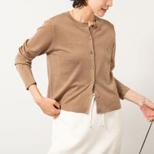 《アンサンブル対応》《手洗い可能》W混ラメクルーネックカーディガン