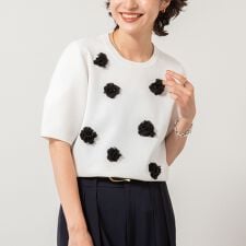 《手洗い可能》チュールフラワー付きフォルムプルオーバーニット