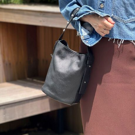 [^ԁF5-0435-5-12-104]NOLLEYfSPointẼXNGA^̃X^bY|Cg̃nhobOEVvȂAGbW̗fUCŃX^CbVȈۂɁEےŌڂ肽ՂTCÝExg̈ʒuŁA̔\łBF18cm@㕔F28cm@F37`52cmdF420gyMARCO MASI/}R}[Wz2010NɃX^[g~m̃uhBOWA[uh̐Y|t@Ng[uhƂĂmAoɗłꂽZpƁA~mȂł͂̊vVŕ]𓾂ĂBْfD܂ŎЍH̓OꂵiǗ̂ƁAIꂽfނgpAiȃNIeBɒ]B戵̂ӁAeV^OKmF̏Ap͂舵BCɂȂ鏤íACɓo^IXXłIN[|A׏񂪁Aʒm悤ɂȂ܂BXyщOł̎Be摜́A̓ŐFČꍇ܂B  i̐F́AX^WIBẻ摜QƉBi摜ɊւĂ͏o蒉ɕ\o悤w߂Ă܂A  qlp̃j^[̐ݒyѓɂAۂ̏iƔrFɎ኱̌덷ꍇ܂B