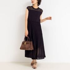 プリーツ風ニットワンピース