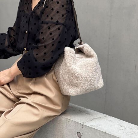 [^ԁF5-0435-5-12-113]NOLLEYfSPointEC^ÃobO[J[LORISTELLA~NOLLEY'S̕ʒobOEtbNƁARpNgȃL[u^ɂȂX^CbVɎĂACeEV[Y[h߂fފŁAR[fBl[gɃANZgvXBEV_[́AxgŁA\F14cm@㕔F32cmnhF35.5`65cmdF235gyLORISTELLA/XebztBA[mEtb^2005NɃX^[gC^ÃobOuhBC^AȂł͂̏㎿ŐEl̃Ntg}VbvobOWJBgĥJ[fނTfUCɗƂłBCɂȂ鏤íACɓo^IXXłIN[|A׏񂪁Aʒm悤ɂȂ܂BXyщOł̎Be摜́A̓ŐFČꍇ܂B  i̐F́AX^WIBẻ摜QƉBi摜ɊւĂ͏o蒉ɕ\o悤w߂Ă܂A  qlp̃j^[̐ݒyѓɂAۂ̏iƔrFɎ኱̌덷ꍇ܂B