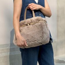 ひねり金具付きファートートバッグ