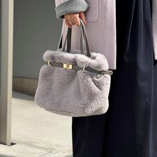 ひねり金具付きファートートバッグ