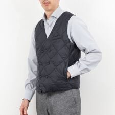 ノーリーズ グッドマン(NOLLEY’S goodman)の【TAION/タイオン】W-BREASTED SNAP BUTTON DOWN GILET 25AW