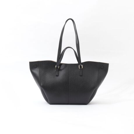 [^ԁF5-0131-6-12-138]NOLLEYfSPointE2waydl̃g[gobOE2ނ̎ŁA莝łA|łg܂BEx[VbNȃJƖO̗ȂVvȃfUCŁApĂACeETCh𒆂ɏŁAXNGA^łĝŁACו̗ʂɂĕύXł܂BdF800gF26cm@㕔ijF38cm@㕔iJjF52cm|[`F20.5cm@11cm@q27cm戵̂ӁAeV^OKmF̏Ap͂舵B΂̂΂AV̎ГȂǏ͕ό`̋ꂪ܂̂ŁAӂBٖDȀƂ܂B\߂BCɂȂ鏤íACɓo^IXXłIN[|A׏񂪁Aʒm悤ɂȂ܂BXyщOł̎Be摜́A̓ŐFČꍇ܂B  i̐F́AX^WIBẻ摜QƉBi摜ɊւĂ͏o蒉ɕ\o悤w߂Ă܂A  qlp̃j^[̐ݒyѓɂAۂ̏iƔrFɎ኱̌덷ꍇ܂B