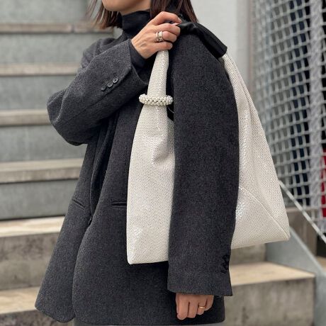 [^ԁF5-0131-7-12-144]NOLLEYfSPointE؂₩Ȉۂ̃obOBEzCgEubÑVbN2J[ɁAp[`[|CgɁBE`[͎O\ŁA莝̃obOɕtւ\łBdF150g`[FOa7cm@戵̂ӁAeV^OKmF̏Ap͂舵B΂̂΂AV̎ГȂǏ͕ό`̋ꂪ܂̂ŁAӂBٖDȀƂ܂B\߂BCɂȂ鏤íACɓo^IXXłIN[|A׏񂪁Aʒm悤ɂȂ܂BXyщOł̎Be摜́A̓ŐFČꍇ܂B  i̐F́AX^WIBẻ摜QƉBi摜ɊւĂ͏o蒉ɕ\o悤w߂Ă܂A  qlp̃j^[̐ݒyѓɂAۂ̏iƔrFɎ኱̌덷ꍇ܂B