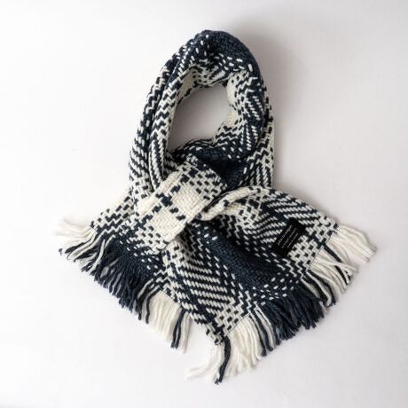 [^ԁF5-0768-6-64-310]Qm[[Yʒ̖NlCIjbgNX}t[Q̐D@ŒJɂƕҍ܂ꂽȑfނ̓E[L̂Ƃۉ͂ƔF̂悢AN̐▭ȃRrl[VDȂt@bV̍ACeƂĐlCB׋ЂȂ񌳂ɂՂƂ{[ANXĂgJ^dlB@\LJ[c[J[J[zCgn1cTARTAN DENIM GGzCgn3cWINDOWS NAVY GGu[n1cKELLS NAVY BLUElCr[n1cANTIQUE NAVY REDx[Wn1cDOWN BEIGEuEn1cBUNRATTY NAVY MID BROWNubNn1cHEADFORD NERO@dʁF88gyӁzEfނ̓AщHsO邱Ƃ܂ETCY͑̌̍邱Ƃ܂EF̔zuɂ͌̍܂̂ŗ\߂@yJohn Branigan/WEujKzAChɂČI[i[łWEujKɂ1970NɐݗBAChɂāAD͋IO1600N`jƕfo`̂ŁAACh̐lX̕炵ɍt݂łB̗jƕpn̐Y҂łA܂Ђ͑ɗ̂Ȃ҂ݕp̎D@ŐDƂAEB̃XLĂ܂B̃XL͔ނ̑cɂJA݂SڂłWEujKEWjAɈpĂ܂BCɂȂACéyCɓo^zIXXłI׏N[|AZ[񂪒ʒm悤ɂȂ܂By戵̂Ӂzip߂ɁAAeV^OKmF̏Ap͂舵BXyщOł̎Be摜́A̓ŐFČꍇ܂Bi̐F́AX^WIBẻ摜QƉBi摜ɊւĂ͏o蒉ɕ\o悤w߂Ă܂Aqlp̃j^[̐ݒyѓɂAۂ̏iƔrFɎ኱̌덷ꍇ܂B摜̏i̓TvƂȂ܂̂Ŏۂ̏iƎdlAHATCY኱قȂꍇ܂B