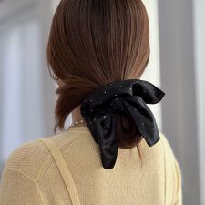 NOLLEYSサテンスクエアキラドットシュシュ