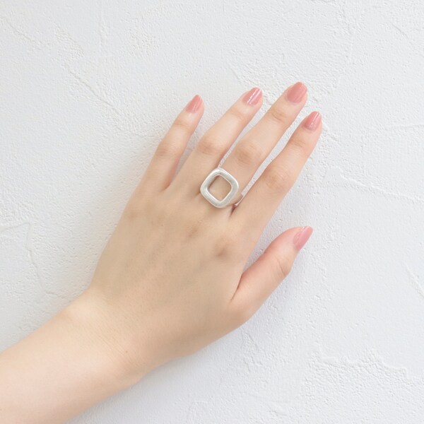 ゴルチエ　スクエアリング K18ダイヤモンド シフトスクエア リング（リング） | COCOSHNIK