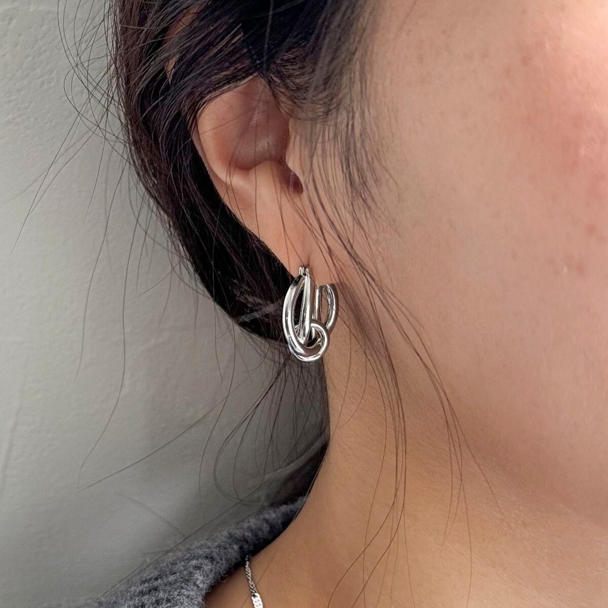 チタンポストひねりクロスピアス | フレディ＆グロスター