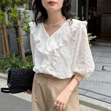 レースフリルカラーブラウス