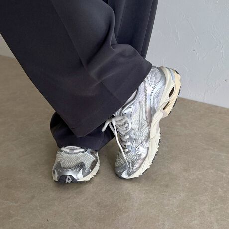 [^ԁF5-0518-9-37-104]MIZUNOy2025zّfރRrfl̃X|[eB[Xj[J[pointEbV~̂tFCNU[ّ̈fރRrAX|[eB[Ȃꂽۂ̃Xj[J[łEKxȃ{[ŁAX|[cMIXX^CXg[gR[fƂDEyʂŒʋCɗDAԂ̒pXgXt[ENbV̗Dꂽ\[ŗSnQłEig͂As₨oȂǕLV[ŊE@\ƃt@bV˔AANeBuɗ񂹂ꑫłyMIZUNO / ~Ymz1906NɑɂđnƂ{\X|[cuhB싅Ao[{[AoXPbg{[ȂǗlXȋZp̃EFAJĂA̒ȃAX[gpĂ܂BEF[ũ\[oû悤ȃNbVȂǁAptH[}XoeNmW[ɒ]܂B戵̂ӁAeV^OKmF̏Ap͂舵BXyщOł̎Be摜́A̓ŐFČꍇ܂Bi̐F́AX^WIBẻ摜QƉBi摜ɊւĂ͏o蒉ɕ\o悤w߂Ă܂Aqlp̃j^[̐ݒyѓɂAۂ̏iƔrFɎ኱̌덷ꍇ܂B摜̏i̓TvƂȂ܂̂Ŏۂ̏iƎdlAHATCY኱قȂꍇ܂BîCɓo^yCɓɓo^z𐥔񂲊pB ēׂ̒ʒm͂܂B