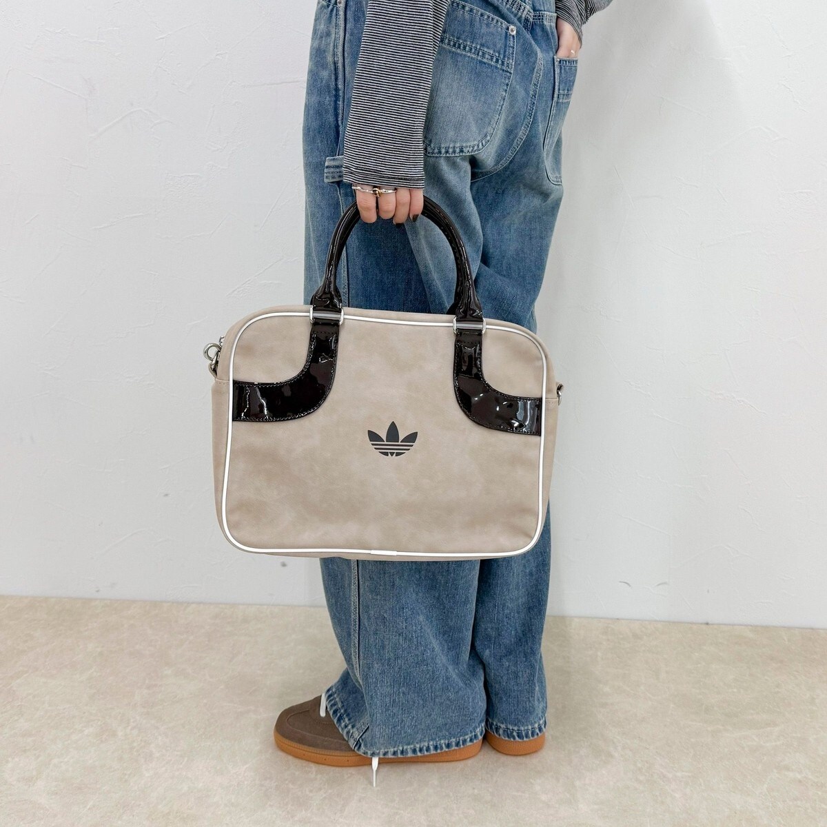 adidas／アディダス】 ロゴバイカラーAIRLINER Msize ショルダーバッグ