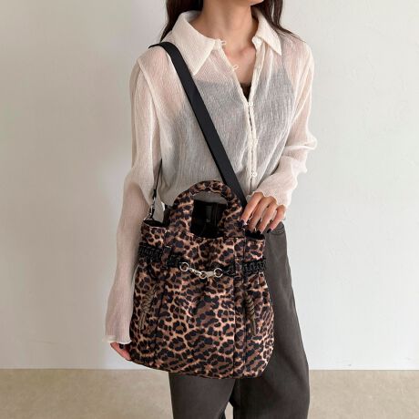 [^ԁF5-0502-5-32-102]CONTROL FREAKy2025 AWzyʁANeBuɎgiCR[hxgg[gpointEvŌyʂȃiCfނgpg[gobOłEtg̃R[hxgfUCANZgɁIEJ̓}Olbgdlŉו̏oX[YEg̗ǂtg|PbgtŎ[͂EV_[Xgbv͎O\ŁAg[gƂĂV_[ƂĂg܂EfC[炨oAƂAEghAV[܂ŕL􂷂ACełs[̖ڈtEzE܂ݎPE|[`EX}[gtHECzyCONTROL FREAK/Rg[ t[NzL[gȏiĂlCuhACasseliniiLZ[jj琶܂ꂽNEWuhuCONTROL FREAK/Rg[ t[NvBjZbNXȖڐŎdグ鏬ĂĂ܂BîCɓo^yCɓɓo^z𐥔񂲊pB ēׂ̒ʒm͂܂B戵̂ӁAeV^OKmF̏Ap͂舵BXyщOł̎Be摜́A̓ŐFČꍇ܂Bi̐F́AX^WIBẻ摜QƉBi摜ɊւĂ͏o蒉ɕ\o悤w߂Ă܂Aqlp̃j^[̐ݒyѓɂAۂ̏iƔrFɎ኱̌덷ꍇ܂Bn̓Â܂̂ŗ\߂BJ⊾ɂAGꂽԂł̎gṕAFFڍšƂȂꍇ܂̂ŏ\ɂӉBTvł̍̐̂߁ATCY\͂܂ŖڈƂȂ܂B\߂B