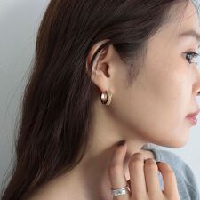 フレディエミュ(fredy emue)のマーブルクロスワンタッチピアス