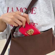 フレディエミュ(fredy emue)の【Jolie Joli/ジョリジョリ】刺しゅうミラースクエアケース