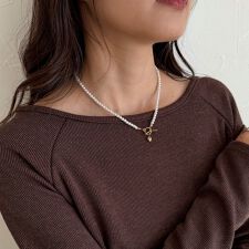 フレディエミュ(fredy emue)のハートチャームマンテルパールチョーカー