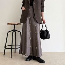 サテンフラワー刺繍スカート