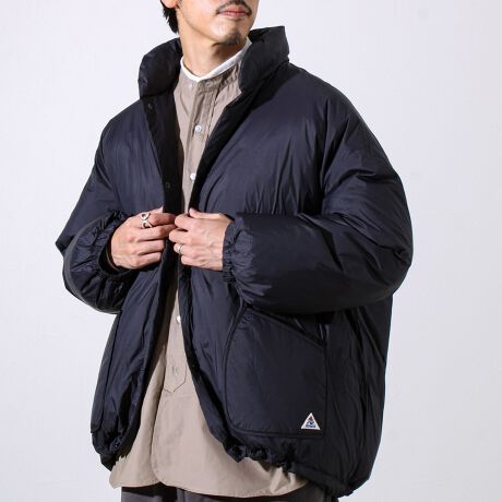 [^ԁF5-0650-6-58-312]yʒBLUEfyʃ_EzmXeb`\ŃXbLAcꂵȂbNX_EB ߃|CgELeBOȂgmXeb`\hŁA~j}sIȈہBEӂyȓŁA_Ê悤ȕۉƌyȒSn𗼗BEh[R[hŃVGbg\B{[݂ɃRg[BEʒ́uN₩u[v͌J[BX^CÕANZgɂESdlŗCVbgAEgByAE^[ƂĂ^~̃Ci[ƂĂg閜\݌vB ߃X^COāEp[J[킹ŃX|[eBɁ@CgO[ItzCg̃t[fBCāAx̃bNXX^CɁBEXbNXőlJWAɁ@ubN`R[̃Chpc킹΁AsIŕîۂɁBEmg[R[f̍FƂā@ʒu[ɁACi[E{g𔒍ł܂Ƃ߂邾ŐAbvB#GLOSTER #GEVACO #mXeb`_E #ʒu[ #yʃAE^[ #lJWA #jZbNX #^~Ή #u] #~j}fUCyGEVACO/QoRz1960NɃxM[ɂđnƂV܃[NEGA[J[BnI[o[I[𒅂uhACRƁAnɈĂjȂ[NEFA𐻑郁[J[ƂėLɂȂ܂BnƓ͂̏v𔃂AxM[Rp̌RƂč̗pꂽт܂B{ł1990NɃuh͏ł܂B2021NÃuhƂ̌q͂܂񂪁A{ɂĉߋ̃fUCEfBeB[QƂA㕗ɃAWVȁgGEVACOhƂăX^[g܂B(2020-44488)戵̂ӃAeV^OKmF̏Ap͂舵BXyщOł̎Be摜́A̓ŐFČꍇ܂Bi摜ɊւĂ͏o蒉ɕ\o悤w߂Ă܂Aqlp̃j^[̐ݒyѓɂAۂ̏iƔrFɎ኱̌덷ꍇ܂B摜̏i̓TvƂȂ܂̂Ŏۂ̏iƎdlAHATCY኱قȂꍇ܂B