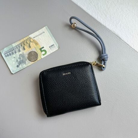 [^ԁF5-0532-9-35-001]BEAUREU[XgbvANZgɂȂ~jEHbgpointEx[VbNȃEHbgɁAFN₩ȃU[XgbvffUCEg₷EhWbvt@Xi[ŊJX[YEO\ȋ{[tU[Xgbv́AJoɕtĂɎĂOKERpNgTCYȂAJ[h[ł|PbgLxEK͑傫JAg₷o₷dlED2w\ŁAƃV[gdłĕ֗EtȂ̂ŁA؂ȕւ̃Mtgɂ߂̈iE͓V[Yő傫TCŶpӂ܂i5-0532-9-35-002@yBEAURE/rzU[XgbvEHbgLjyBEAURE/(r)zBeauc@RealisercBEUAREĂ̂̓x[VbNƃghꂽVѐŜfUC炩̃IWiU[ACRuVvŒ̂ƁAVƂ̏o؂ɁvRZvgɂuhłîCɓo^yCɓɓo^z𐥔񂲊pB ēׂ̒ʒm͂܂B戵̂ӁAeV^OKmF̏Ap͂舵BXyщOł̎Be摜́A̓ŐFČꍇ܂Bi̐F́AX^WIBẻ摜QƉBi摜ɊւĂ͏o蒉ɕ\o悤w߂Ă܂Aqlp̃j^[̐ݒyѓɂAۂ̏iƔrFɎ኱̌덷ꍇ܂Bn̓Â܂̂ŗ\߂BJ⊾ɂAGꂽԂł̎gṕAFFڍšƂȂꍇ܂̂ŏ\ɂӉBTvł̍̐̂߁ATCY\͂܂ŖڈƂȂ܂B\߂B