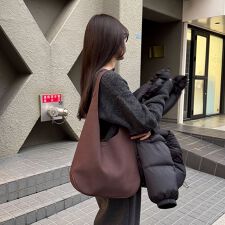 フレディエミュ(fredy emue)のポーチ付きラウンドワンショルバッグ