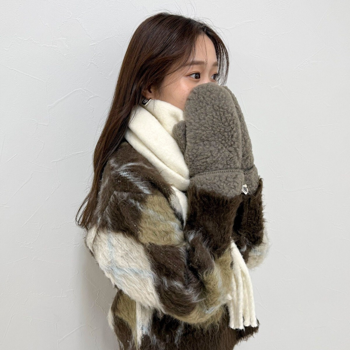 SHIPS any別注】Mouflon Mouflon: ストラップ付き ボア ミトン