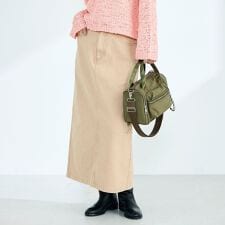 細ベルト付きタイトスカート