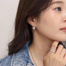 センターパールドロップピアス