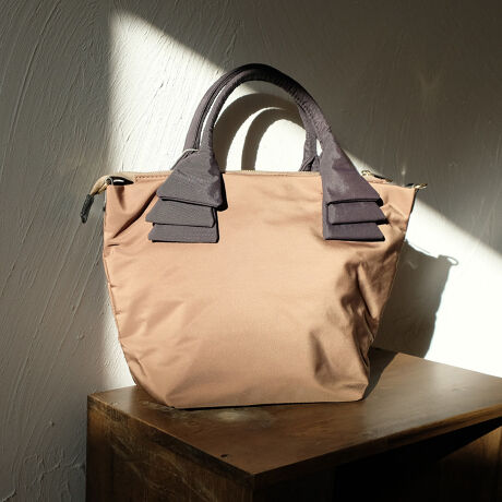 L rXLC̃{nhiCg[giMTCYj{̃`[t炵iCg[gobOłALLV[YgiCfނŁA悭tF~jȃfUCvX܂BJWAɂȂ肷A炵R[fBl[gł̂fUCłBӂiCgpAiȕ͋CɎdオĂ܂BԂ̌`Ȃ̂Ŏg肪ǂAЂƂĂACełByɃ`CXł鉿i͓IȈiłB@\FV_[xgtBƂĂ֗ȂQWAYdlBA4TCY[\B̐F͑SJ[FB[^:3093]