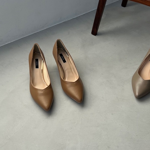 ドゥ アルシーヴ（Doux archives）/Ｖカットポインテッドトゥパンプス Vカットポインテッドトゥパンプス | ドゥ アルシーヴ(Doux archives