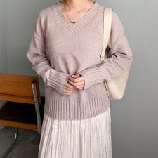 ベロアヤーンＶネックニット
