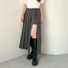 スリットプリーツスカート×ショートパンツ
