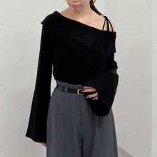 アルシーヴ(archives)のミニフェザーワンショルニットプルオーバー