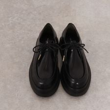 レースアップシューズ